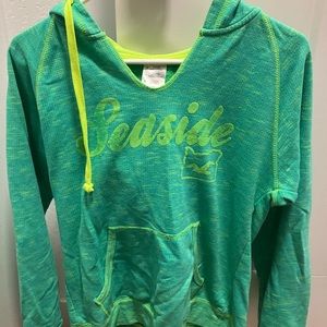 Women’s small hoodie with pocket